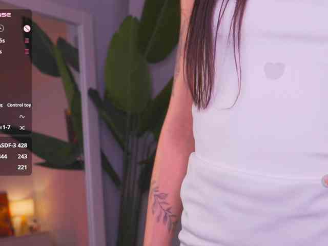 EmiMoon, live webcam girl, age 25, from Россия, streaming now, chatten, dansen