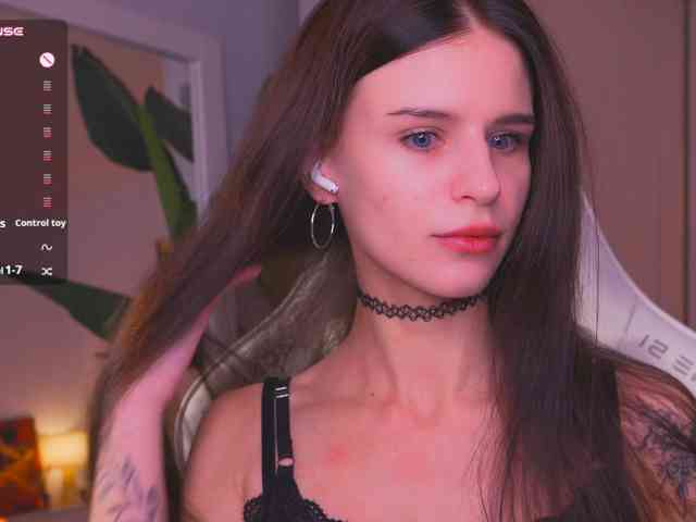 EmiMoon, live webcam girl, age 25, from Россия, streaming now, chatten, dansen