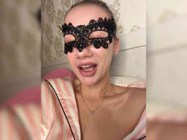 U-Moni, live webcam girl, age 20, from Россия, streaming now, anaal spelen, kontneuken