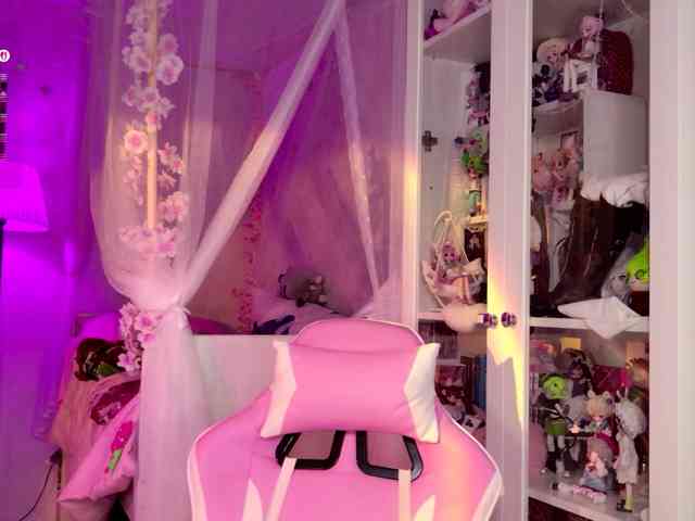 MiraJade, live webcam girl, age 20, from SERBIA, streaming now, pijpen, pijpbeurt