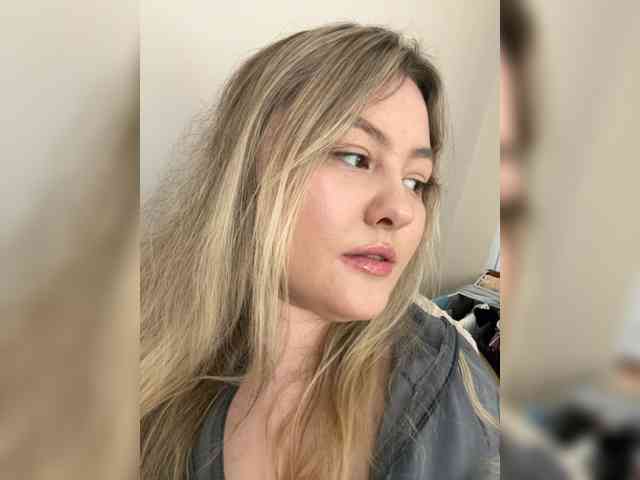 SunshineEmma, live webcam girl, age 20, from Россия, streaming now, aziatische massage, pijpbeurt
