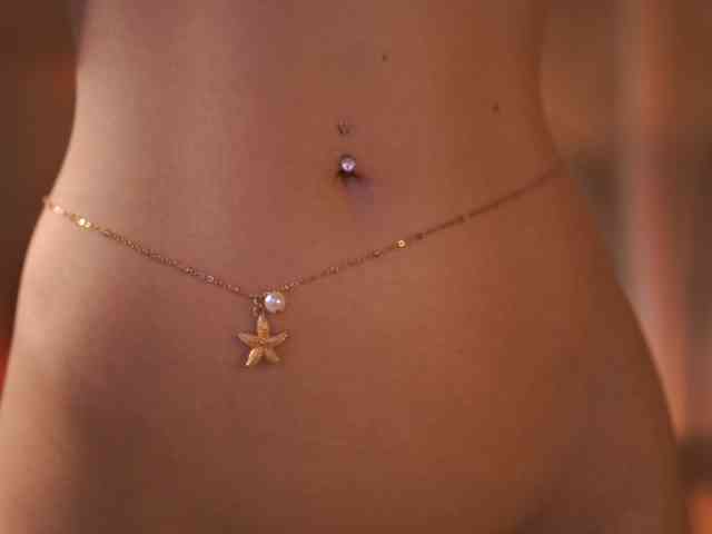 MaddieBryggs, live webcam girl, age 24, streaming now, pijpen, pijpbeurt