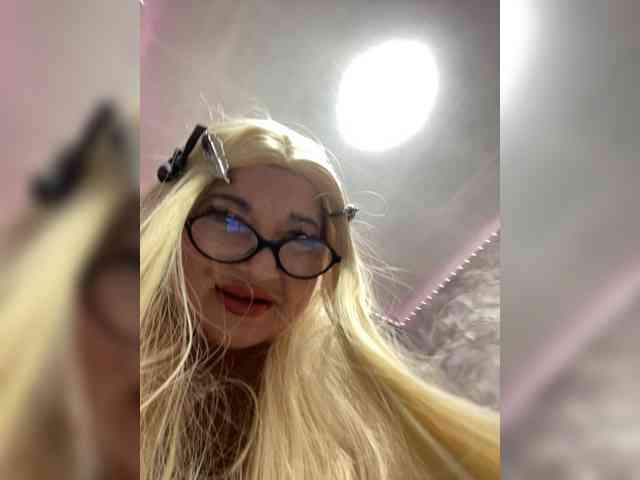 MissTemperament, live webcam girl, age 48, from Россия, streaming now, ballikken, pijpbeurt