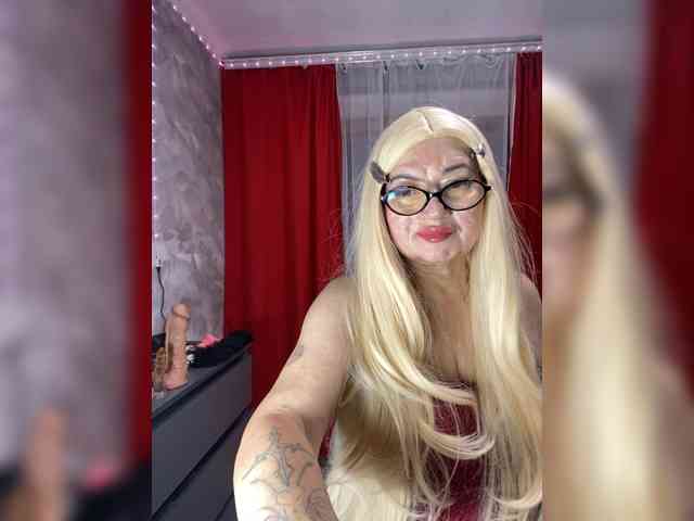 MissTemperament, live webcam girl, age 48, from Россия, streaming now, ballikken, pijpbeurt