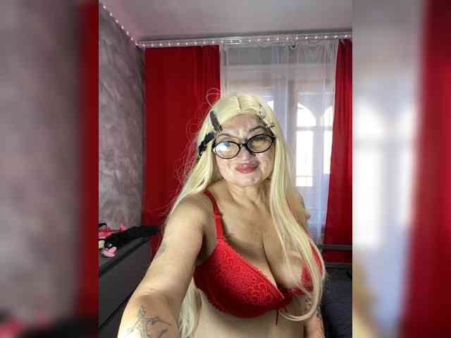 MissTemperament, live webcam girl, age 48, from Россия, streaming now, ballikken, pijpbeurt