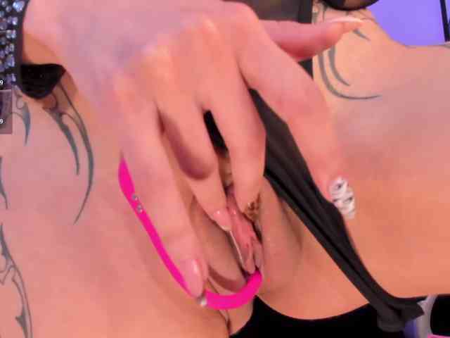 BellaConnor, live webcam girl, age 20, from COLOMBIA, streaming now, pijpen, chatten