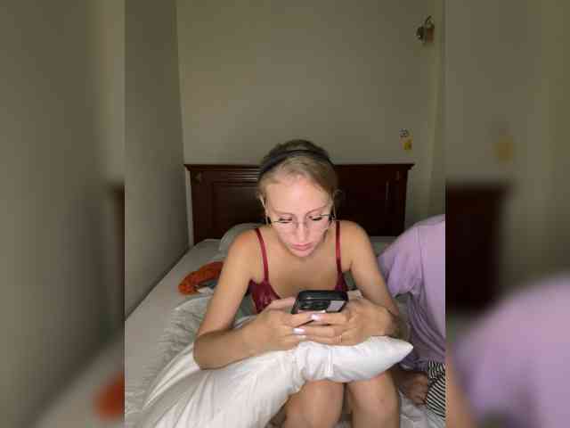Durnaya_kis, live webcam girl, age 20, from Россия, streaming now, anaal spelen, kontneuken