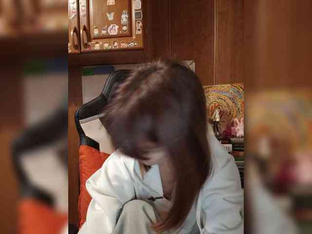 Vikeyna, live webcam girl, age 42, streaming now, chatten, dansen