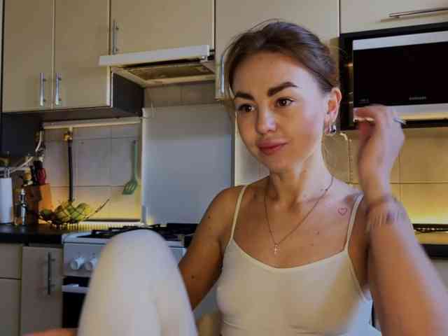 MartaLuna, live webcam girl, age 32, from SPAIN, streaming now, chatten, dansen