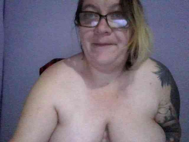 sweetmommy, live webcam girl, age 45, from BONGACAMS, streaming now, pijpbeurt, chatten
