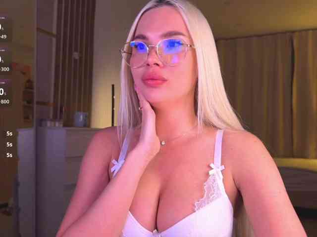 AlexaS_, live webcam girl, age 24, from Россия, streaming now, chatten, dansen