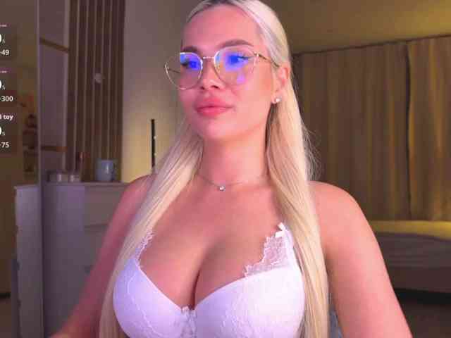 AlexaS_, live webcam girl, age 24, from Россия, streaming now, chatten, dansen