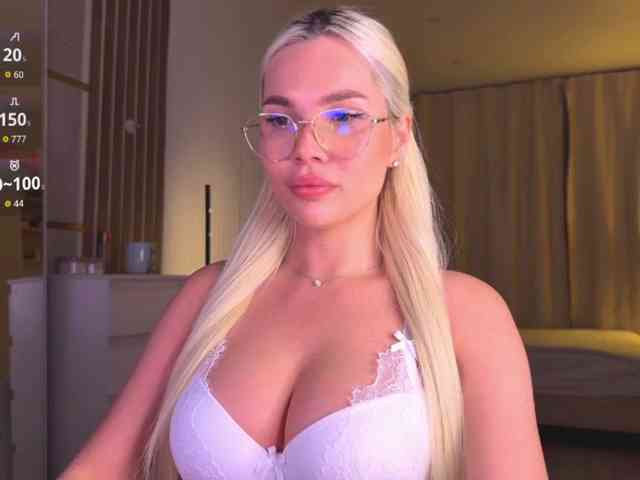 AlexaS_, live webcam girl, age 24, from Россия, streaming now, chatten, dansen