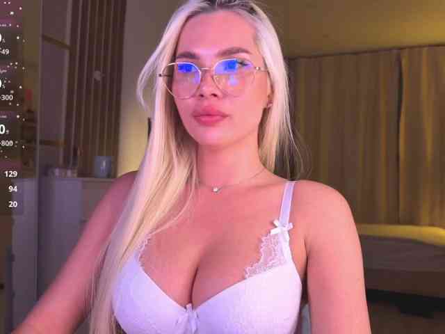 AlexaS_, live webcam girl, age 24, from Россия, streaming now, chatten, dansen