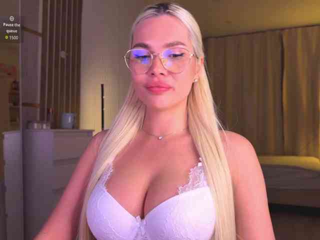 AlexaS_, live webcam girl, age 24, from Россия, streaming now, chatten, dansen