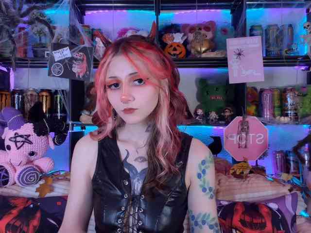 Devil-Baby, live webcam girl, age 21, from EUROPE, streaming now, balzuigen, pijpbeurt