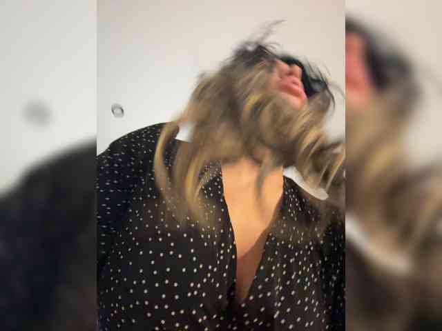 NotBellucci, live webcam girl, age 30, from Средиземье, streaming now, kontneuken, zaadming