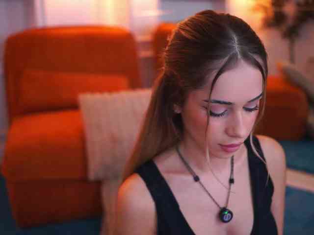 AvaSolis, live webcam girl, age 19, from USA, streaming now, pijpen, pijpbeurt