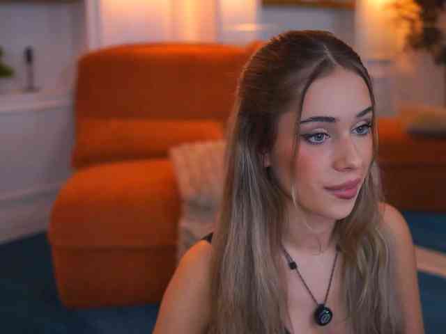 AvaSolis, live webcam girl, age 19, from USA, streaming now, pijpen, pijpbeurt