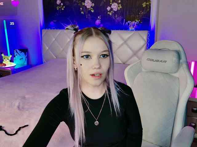 NaomiHita, live webcam girl, age 30, from Россия, streaming now, anaal spelen, kontvingeren