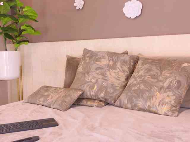 irisreid, live webcam girl, age 25, from COLOMBIA, streaming now, camshow, chatten