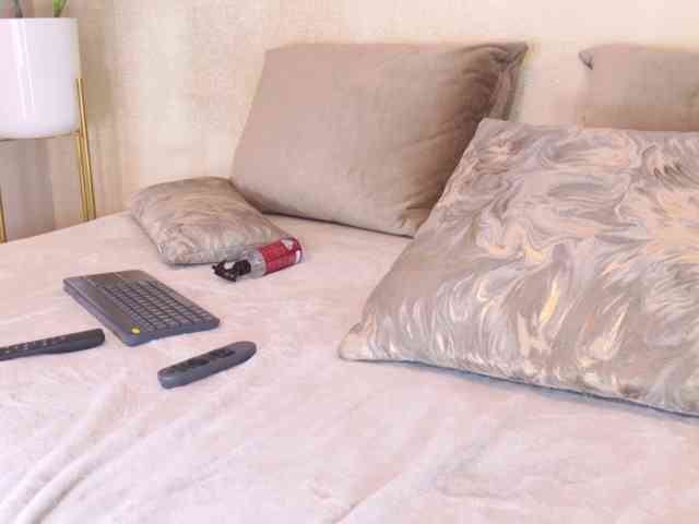 irisreid, live webcam girl, age 25, from COLOMBIA, streaming now, camshow, chatten