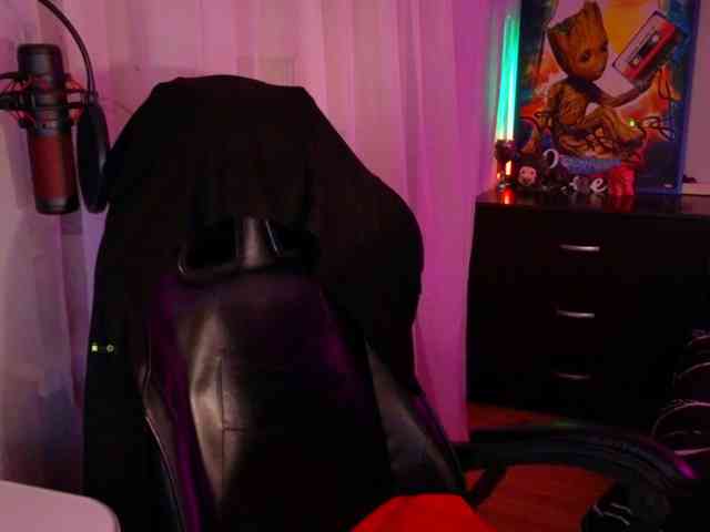 LadyLL, live webcam girl, age 42, from Россия, streaming now, pijpbeurt, camshow