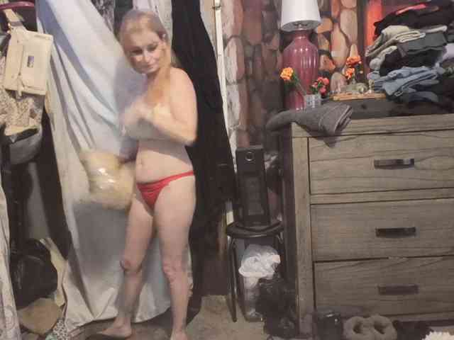 BeautyQueenMa, live webcam girl, age 45, from UNITED STATES, streaming now, camshow, chatten