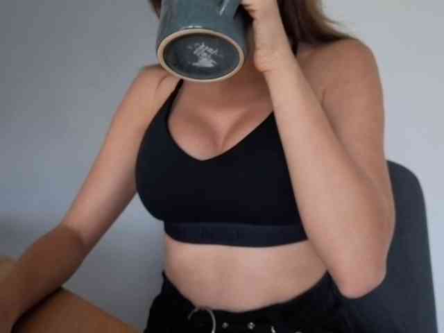 pinabellaa, live webcam girl, age 23, from POLAND, streaming now, pijpbeurt, camshow