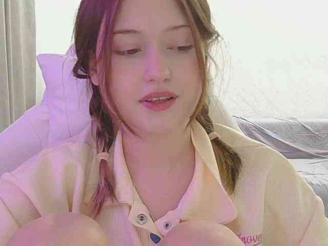 BelovedMary, live webcam girl, age 18, from LATVIA, streaming now, kontneuken, camshow