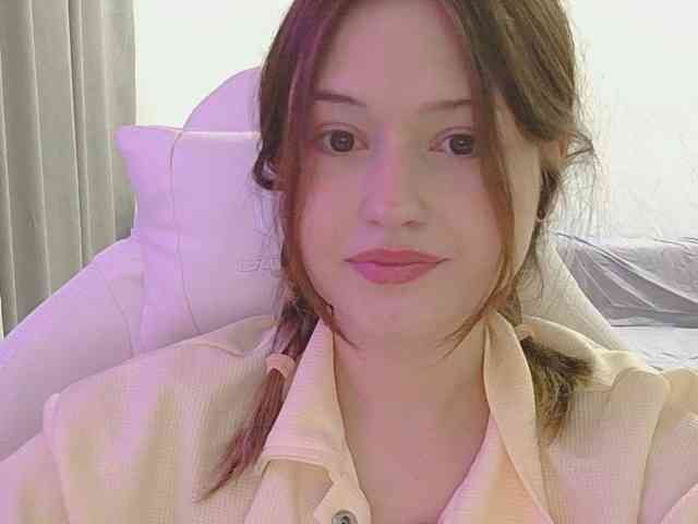 BelovedMary, live webcam girl, age 18, from LATVIA, streaming now, kontneuken, camshow