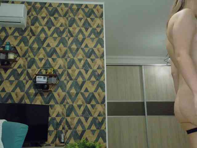 ScarletFlame, live webcam girl, age 19, from ROMANIA, streaming now, anaal spelen, kontvingeren
