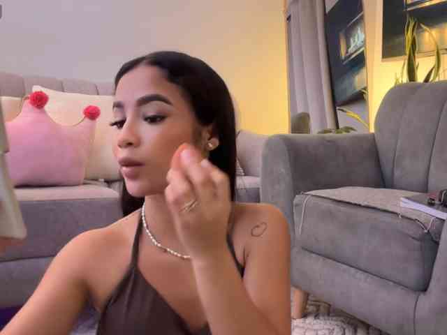 RachelTooms, live webcam girl, age 18, from UNITED STATES, streaming now, anaal spelen, kontvingeren