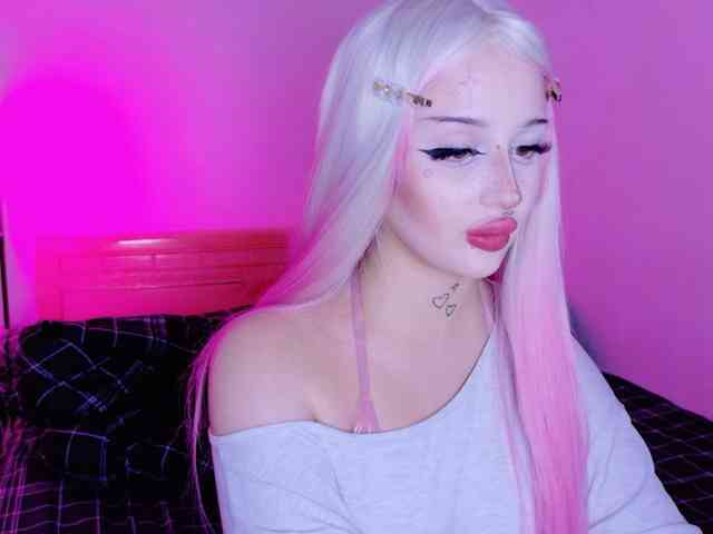 lolykari, live webcam girl, age 20, from Россия, streaming now, pijpbeurt, kontneuken