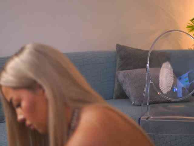 LisetteLuxe, live webcam girl, age 22, from US, streaming now, camshow, chatten