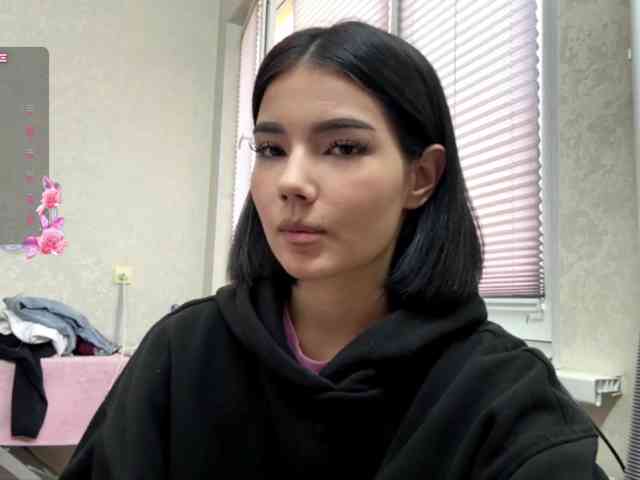 KeeshaSouthard, live webcam girl, age 18, from LATVIA, streaming now, anaal spelen, kontneuken