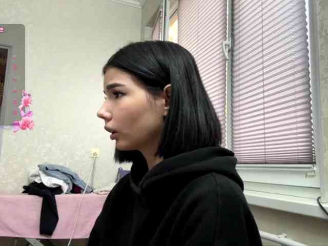 KeeshaSouthard, live webcam girl, age 18, from LATVIA, streaming now, anaal spelen, kontneuken