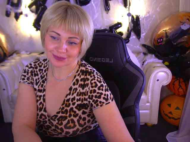 AmiraNight, live webcam girl, age 40, streaming now, kontneuken, pijpbeurt