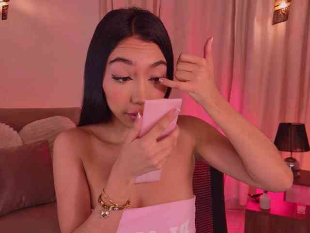 IsabellaLux-, live webcam girl, age 24, from COLOMBIA, streaming now, pijpen, pijpbeurt
