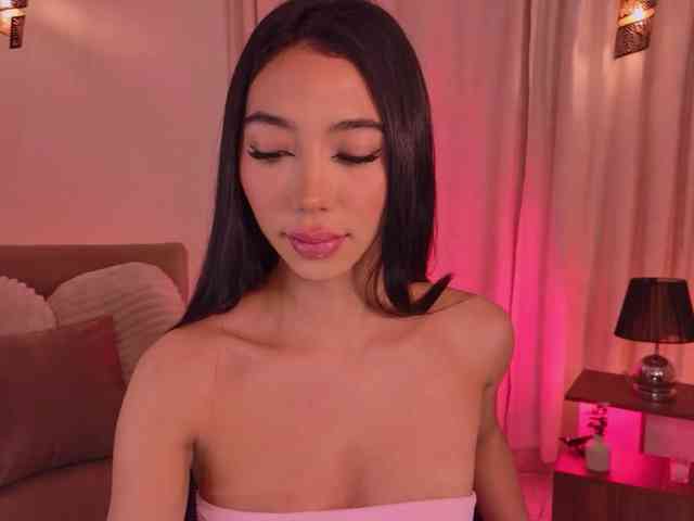 IsabellaLux-, live webcam girl, age 24, from COLOMBIA, streaming now, pijpen, pijpbeurt