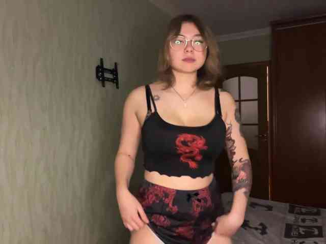 Sweetmeow, live webcam girl, age 18, from RUSSIA, streaming now, camshow, chatten