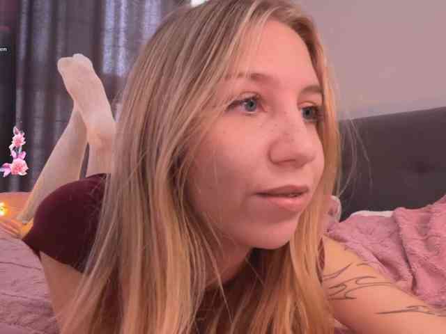 TastyVinni, live webcam girl, age 18, from POLAND, streaming now, pijpbeurt, chatten