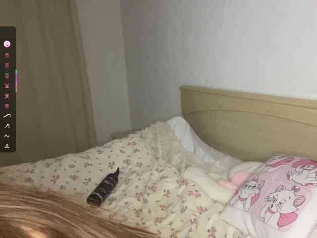 JosephinaYeaton, live webcam girl, age 18, from POLAND, streaming now, aziatische massage, pijpbeurt