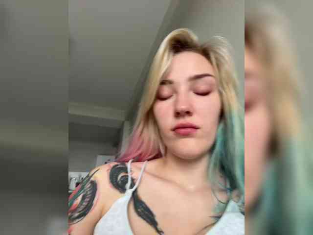 AlinnaAnnila, live webcam girl, age 22, from Россия, streaming now, chatten, zaadming