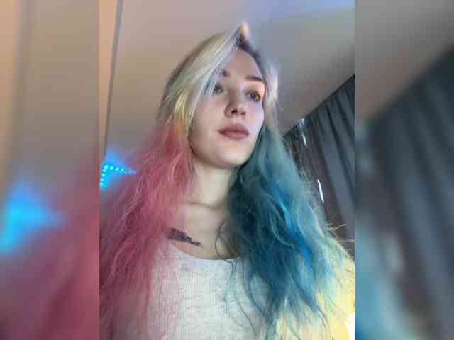 AlinnaAnnila, live webcam girl, age 22, from Россия, streaming now, chatten, zaadming