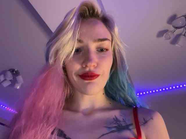 AlinnaAnnila, live webcam girl, age 22, from Россия, streaming now, chatten, zaadming