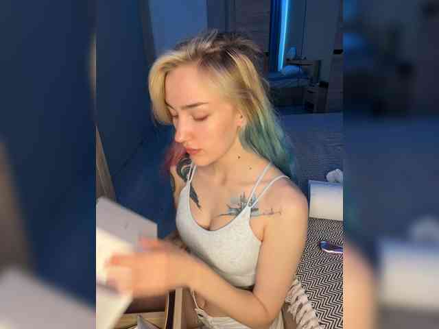 AlinnaAnnila, live webcam girl, age 22, from Россия, streaming now, chatten, zaadming