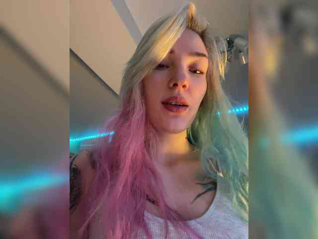 AlinnaAnnila, live webcam girl, age 22, from Россия, streaming now, chatten, zaadming