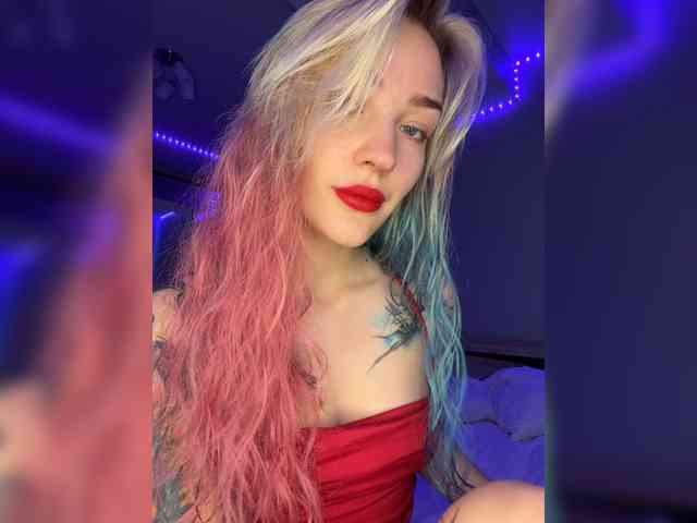 AlinnaAnnila, live webcam girl, age 22, from Россия, streaming now, chatten, zaadming