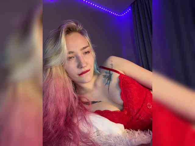 AlinnaAnnila, live webcam girl, age 22, from Россия, streaming now, chatten, zaadming